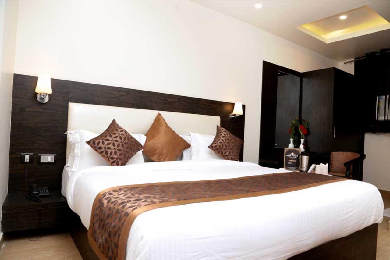 Hotel Vinayak Lifestyle Hotels ลัคเนา ภายนอก รูปภาพ